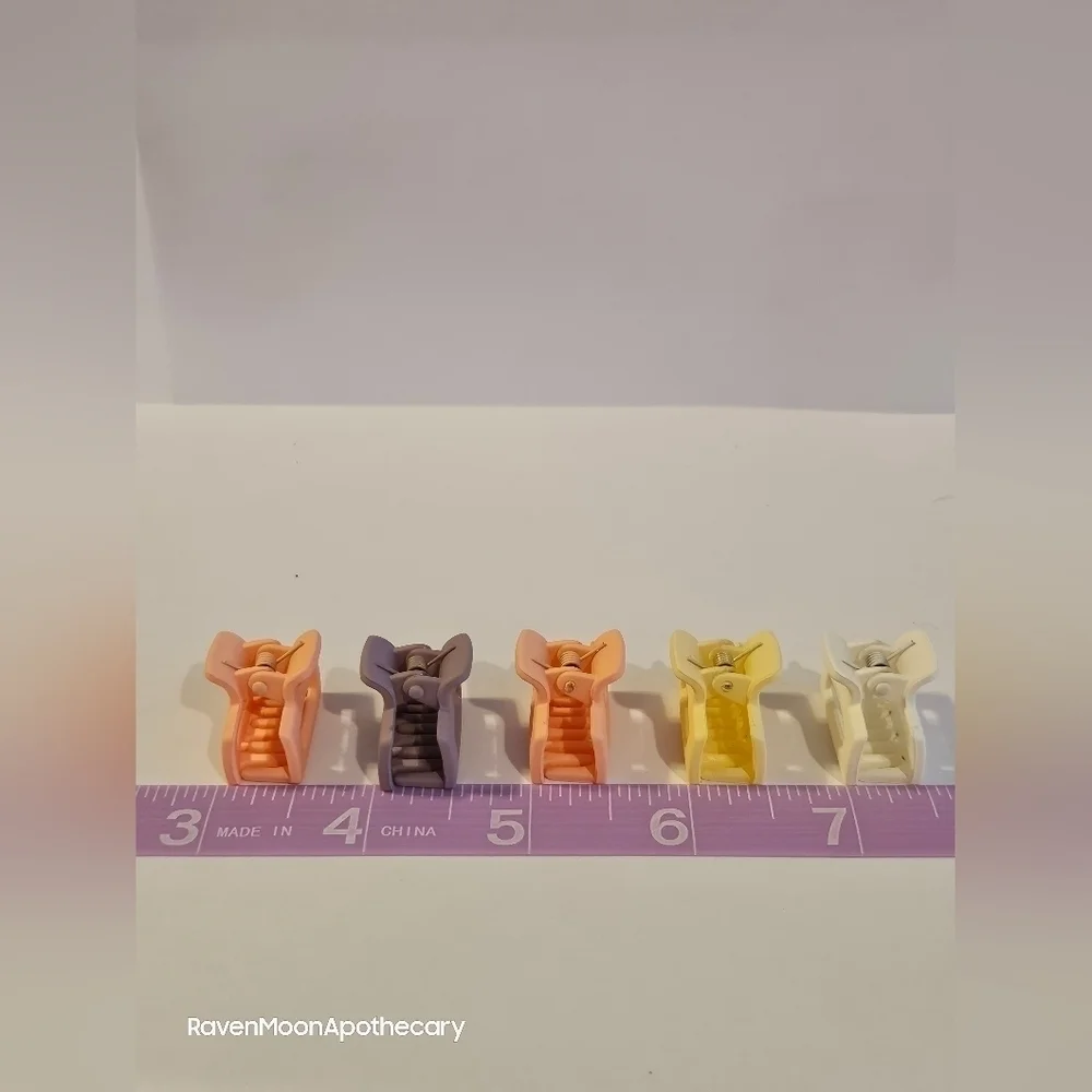 New Five Hair clips   3/15$ Bundle Deal